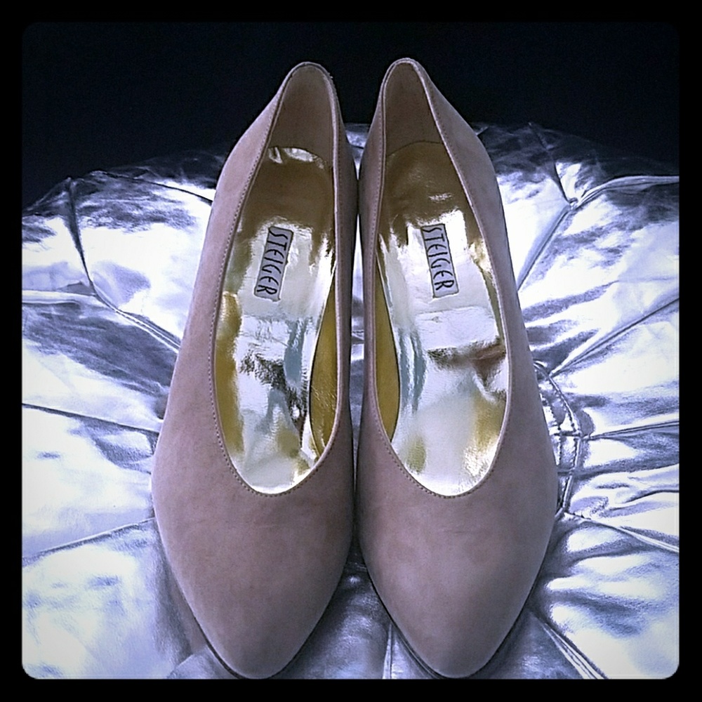 Steiger Beige Suede Pumps
